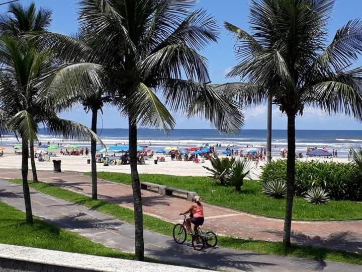Апартаменти Frente Mar Piscina Churrasqueira Wifi Garagem Portaria 24Hs Solemar Екстер'єр фото
